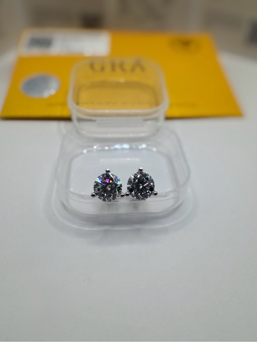 1.0ct Brilliant Clear Stone Round Stud Earrings